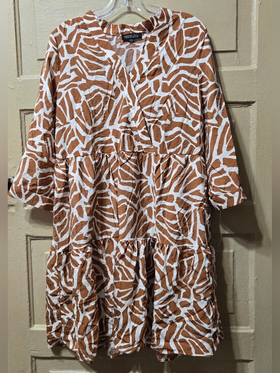 Rachel Zoe Dresses & Skirts - Rachel Zoe Brown White Abstract V-Neck Dress NWOT Size: XL